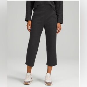 Lululemon Textured Relaxed-Fit Mid-Rise Cropped Pant- Size 8